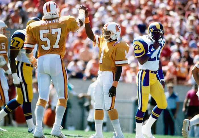 donal-igwebuilke-high-five